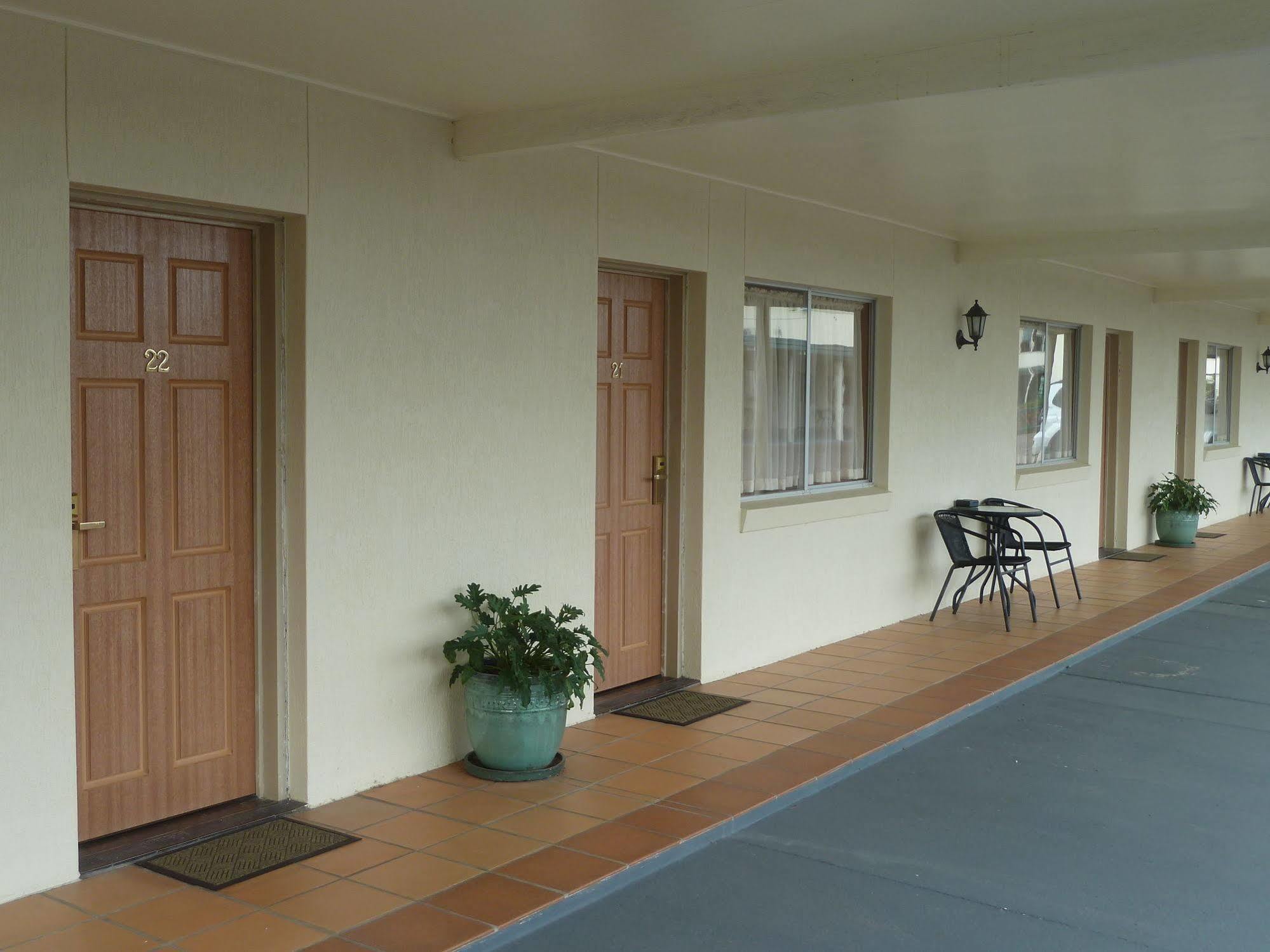 Mcnevins Maryborough Motel Bagian luar foto
