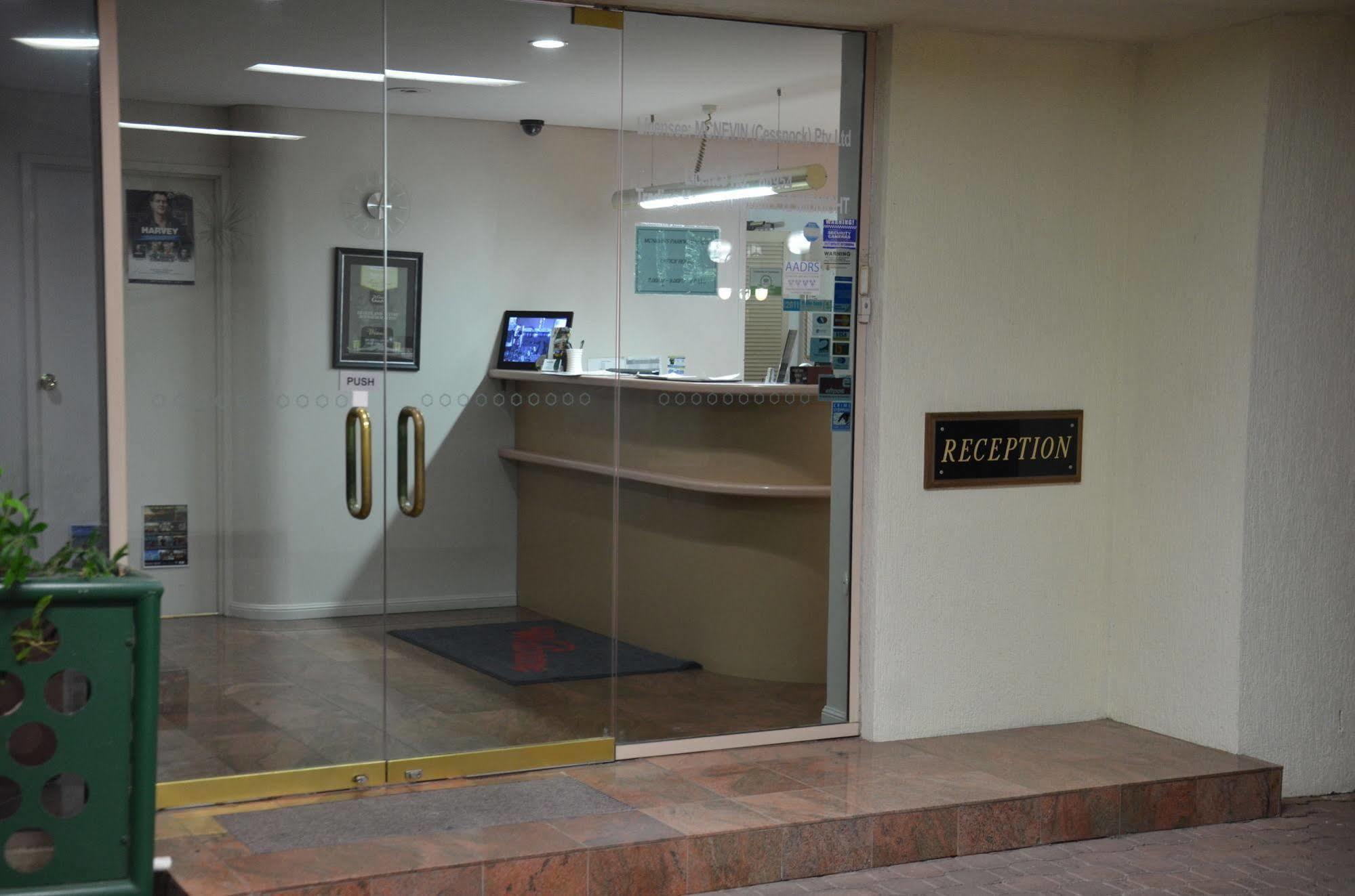 Mcnevins Maryborough Motel Bagian luar foto